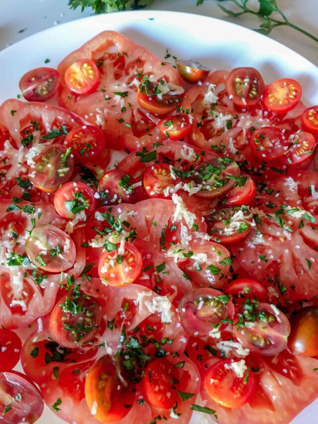 How to Make  Garlic Tomato Salad