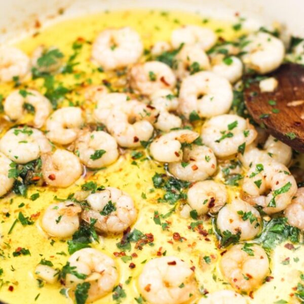 Shrimp in a pan with olive oil.